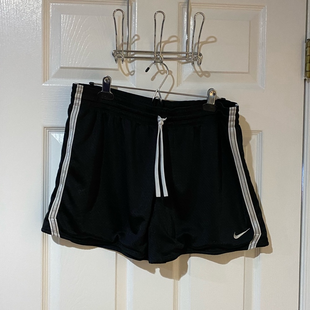 Black Nike shorts size large